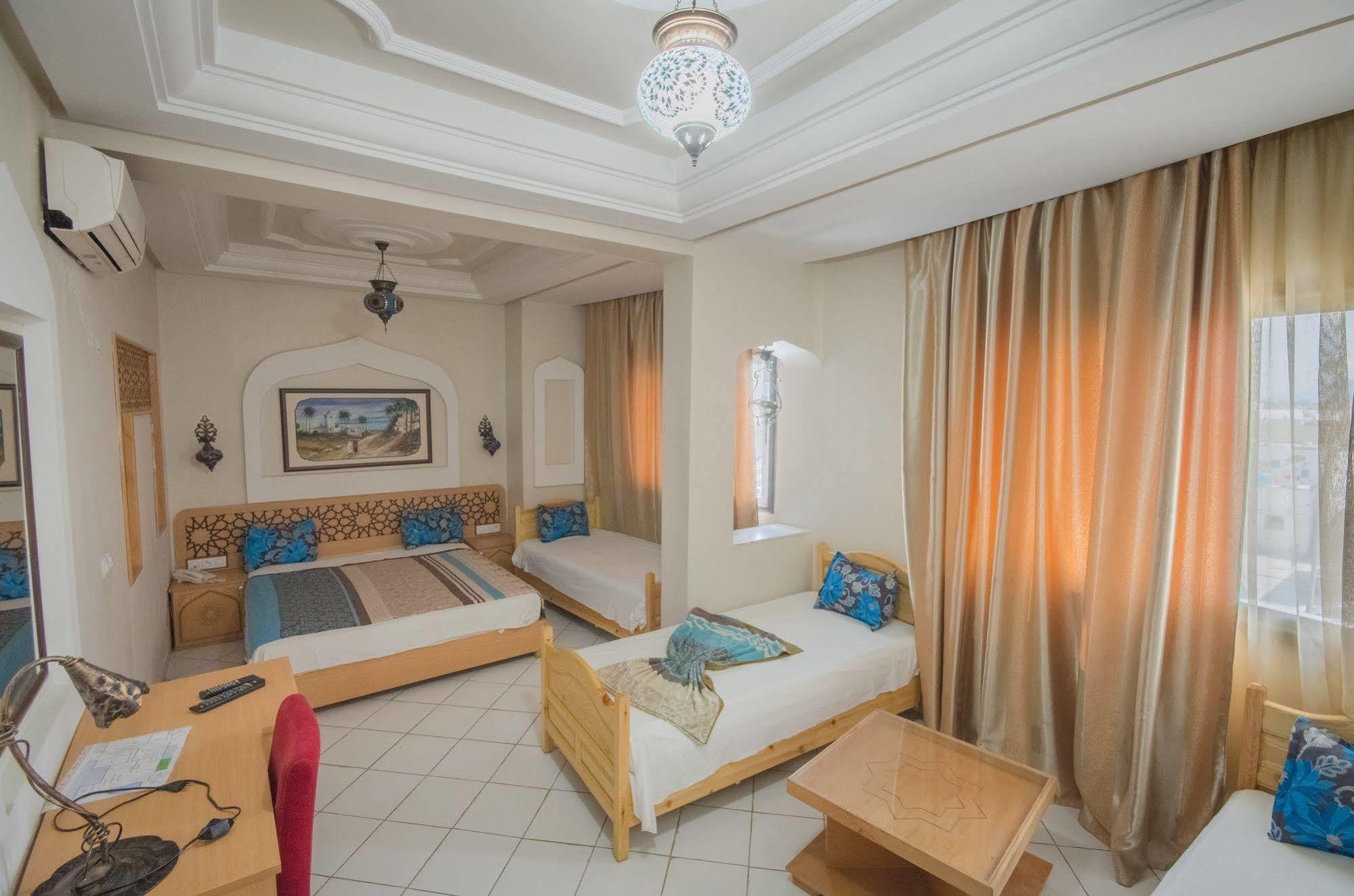 Hotel Saheb Ettabaa チュニス エクステリア 写真