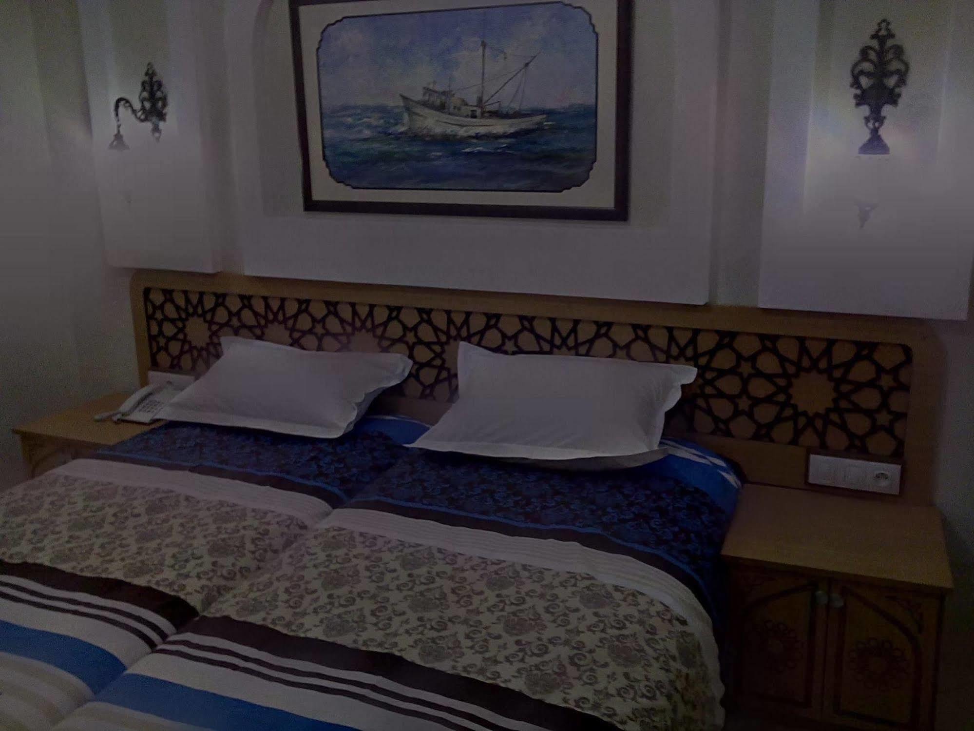 Hotel Saheb Ettabaa チュニス エクステリア 写真
