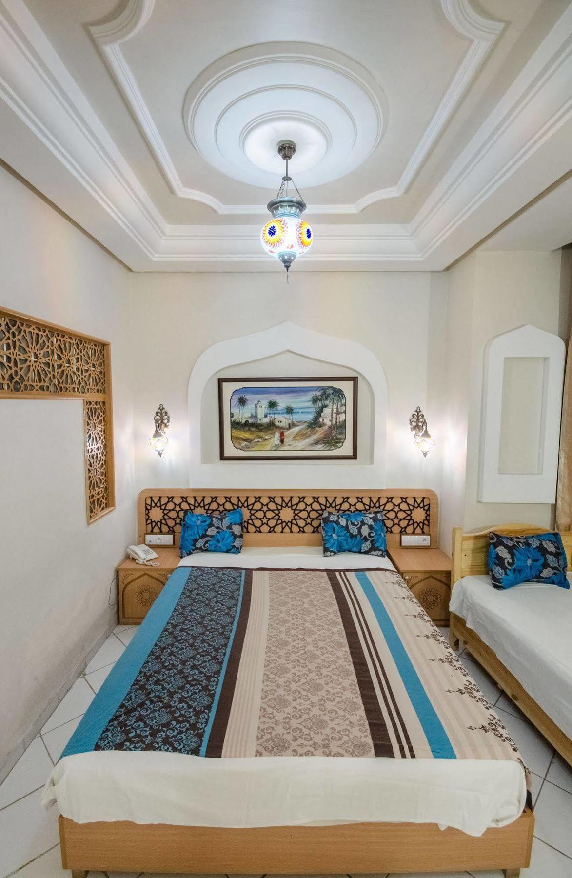 Hotel Saheb Ettabaa チュニス エクステリア 写真
