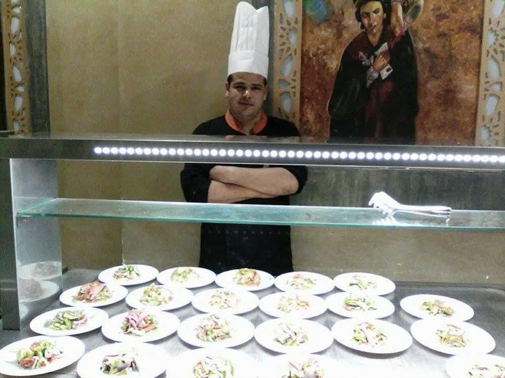 Hotel Saheb Ettabaa チュニス エクステリア 写真
